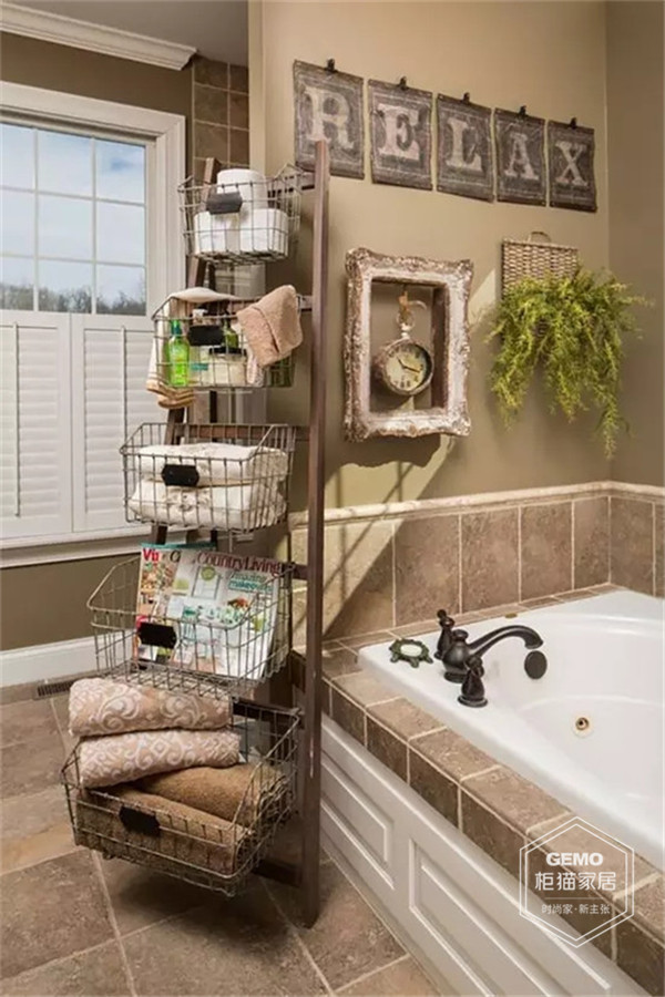 衛浴間的梯子設計